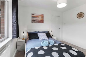 3 bedrooms - 3bedroom House - Free Parking (Consett)