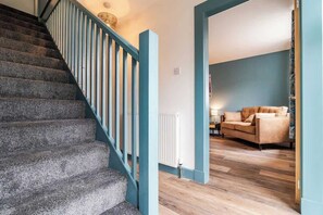 House | 2 bedrooms - 2bed House-free Parking (Prestonpans)