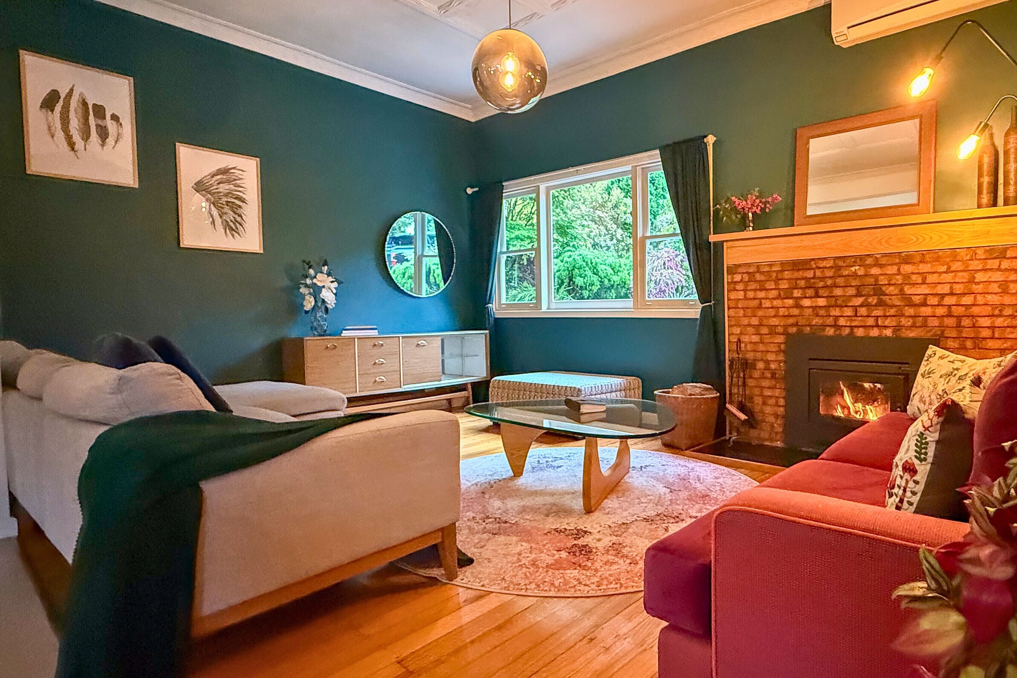 Peis, bordtennis, bøker og PC-skjermer