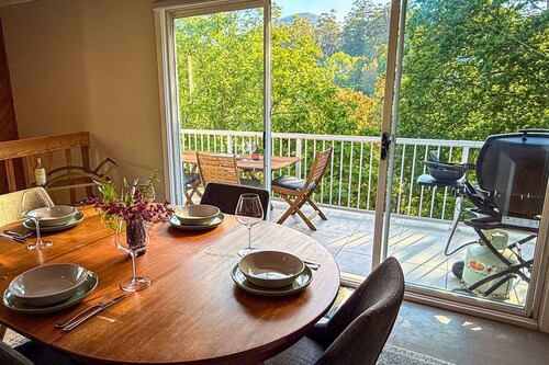 Pindari Warburton – Hilltop Retreat with Views, Fireplace & Games Room