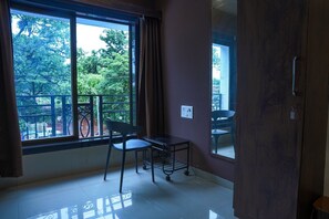 Superior Quadruple Room, 2 Double Beds, Balcony, City View - Hotel Royal Usi (Dapoli)