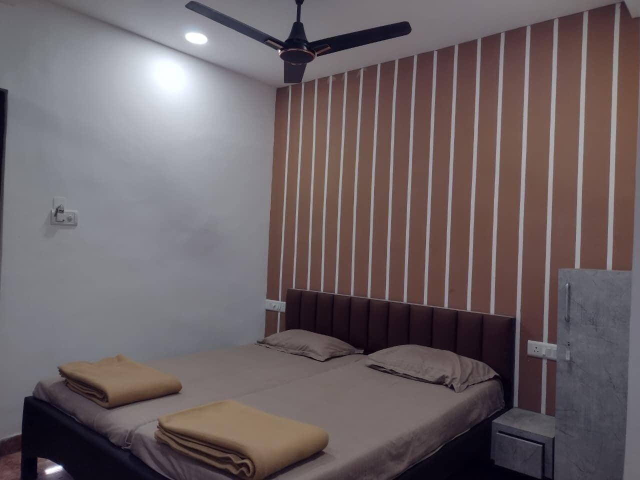 Standard-dobbeltværelse - 1 dobbeltseng - byudsigt | Pengeskab på værelset, individuelt design, individuel indretning