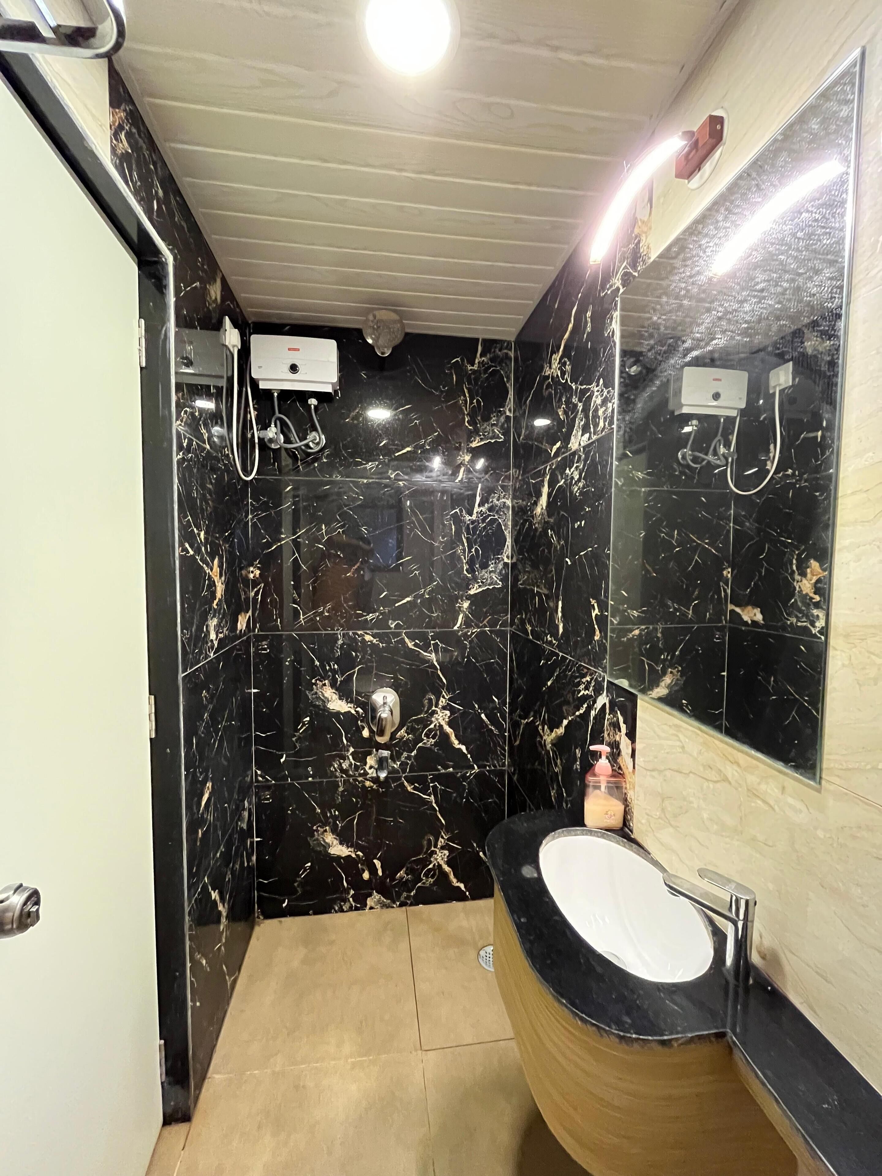 Ducha, artículos de tocador gratuitos, bidet, toallas