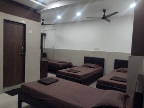 Caja de seguridad en la habitación y decoración personalizada