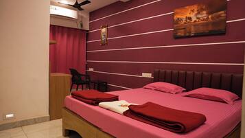 Desk, laptop workspace, free WiFi