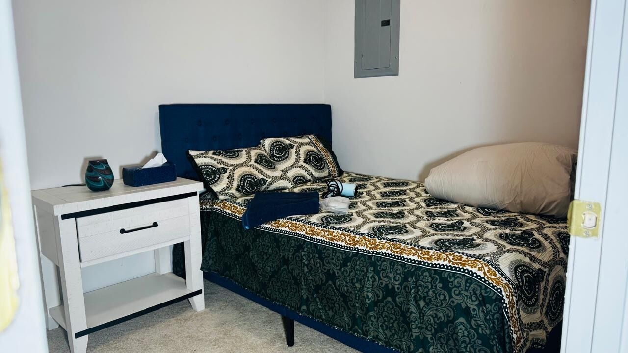 2 dormitorios, tabla de planchar con plancha, wifi y ropa de cama