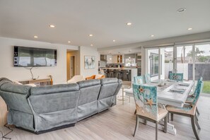 Interior - Upscale Huntington Beach Home, Close to Main St! (Huntington Beach)