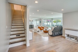Interior - Upscale Huntington Beach Home, Close to Main St! (Huntington Beach)