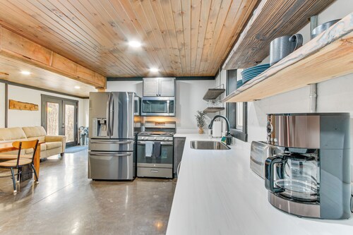 'Chène Cottage' Near Burr Oak Lake & Trailheads!