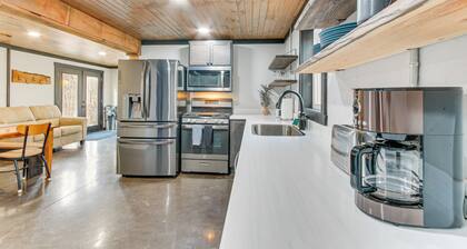 'Chène Cottage' Near Burr Oak Lake & Trailheads!