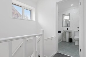 House | 3 bedrooms - 3bed House-free Parking (Alfreton)