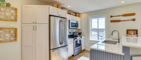 Fridge, stovetop, dishwasher, coffee/tea maker