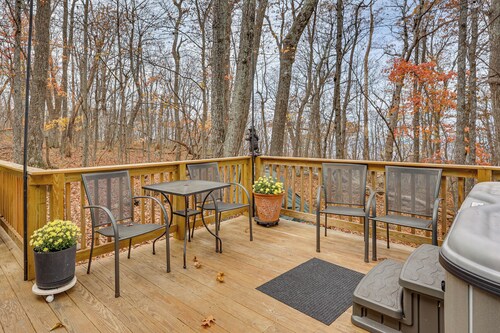 Grand Home w/ Hot Tub, 3 Mi to Wintergreen Resort!