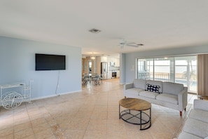 TV - Canal-Front Gem w/ Dock! 4 Mi to Englewood Beach (Englewood)