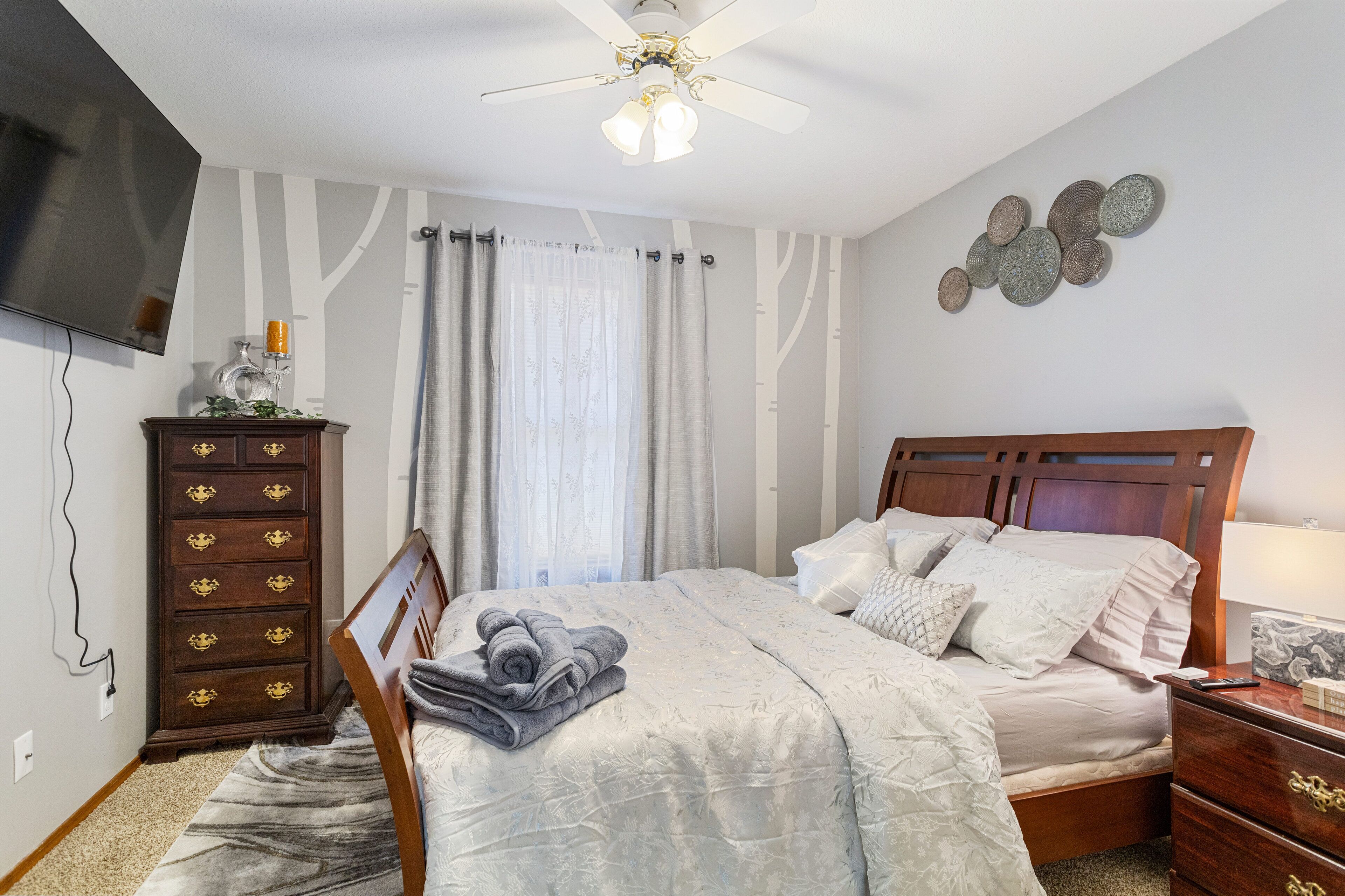 3 bedrooms, iron/ironing board, WiFi, bed sheets