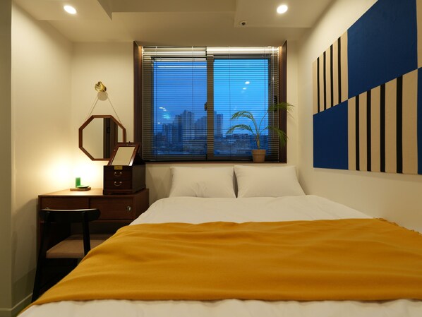 Hypo-allergenic bedding, Select Comfort beds, laptop workspace