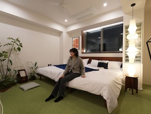 مساحة عمل للكمبيوتر المحمول ومكواة/لوح كي وواي فاي مجانًا