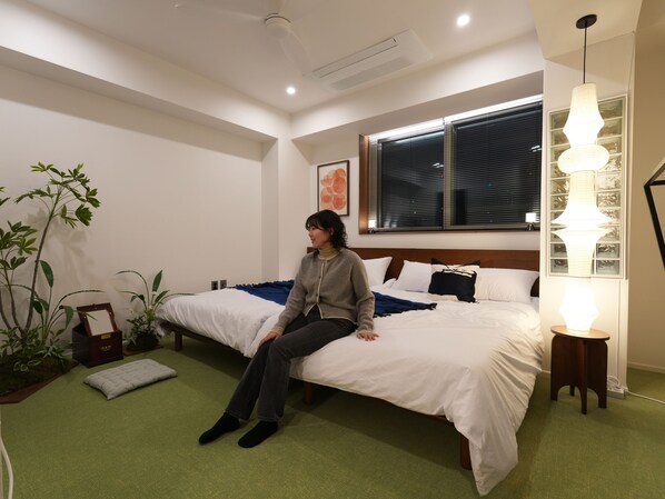 مساحة عمل للكمبيوتر المحمول ومكواة/لوح كي وواي فاي مجانًا