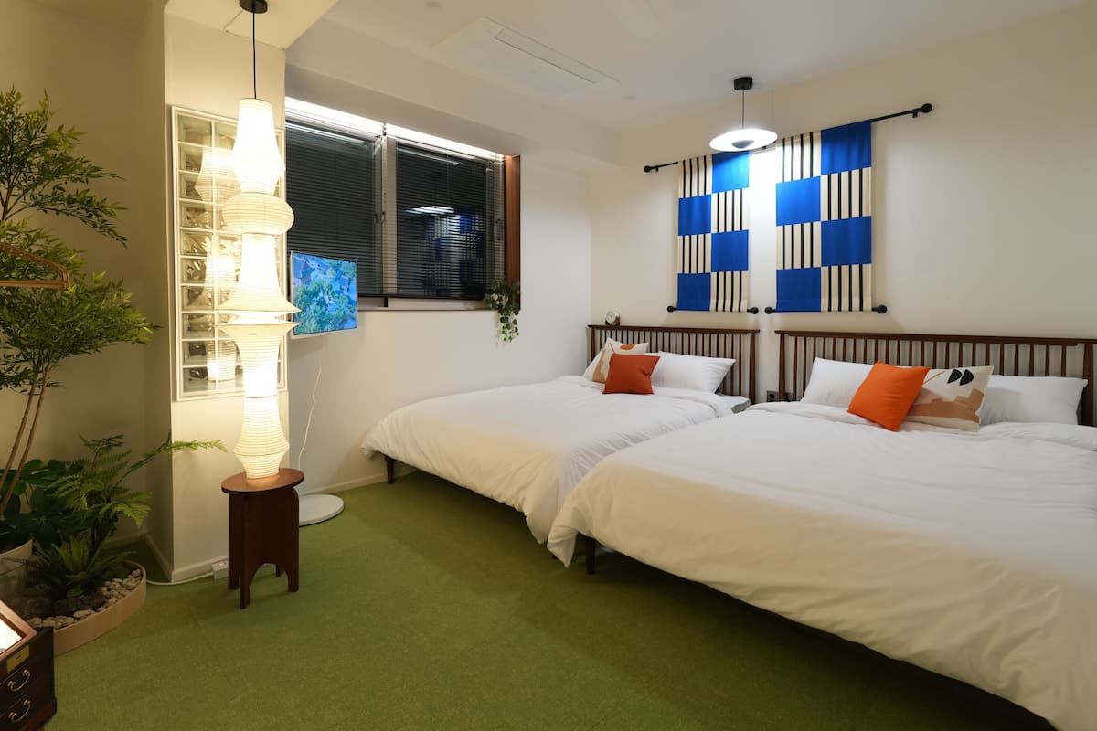 مساحة عمل للكمبيوتر المحمول ومكواة/لوح كي وواي فاي مجانًا