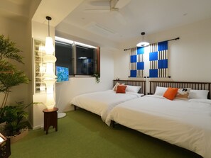 مساحة عمل للكمبيوتر المحمول ومكواة/لوح كي وواي فاي مجانًا