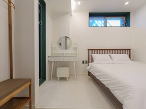 Basic-Doppelzimmer, Stadtblick | Allergikerbettwaren, Select-Comfort-Betten, individuell dekoriert