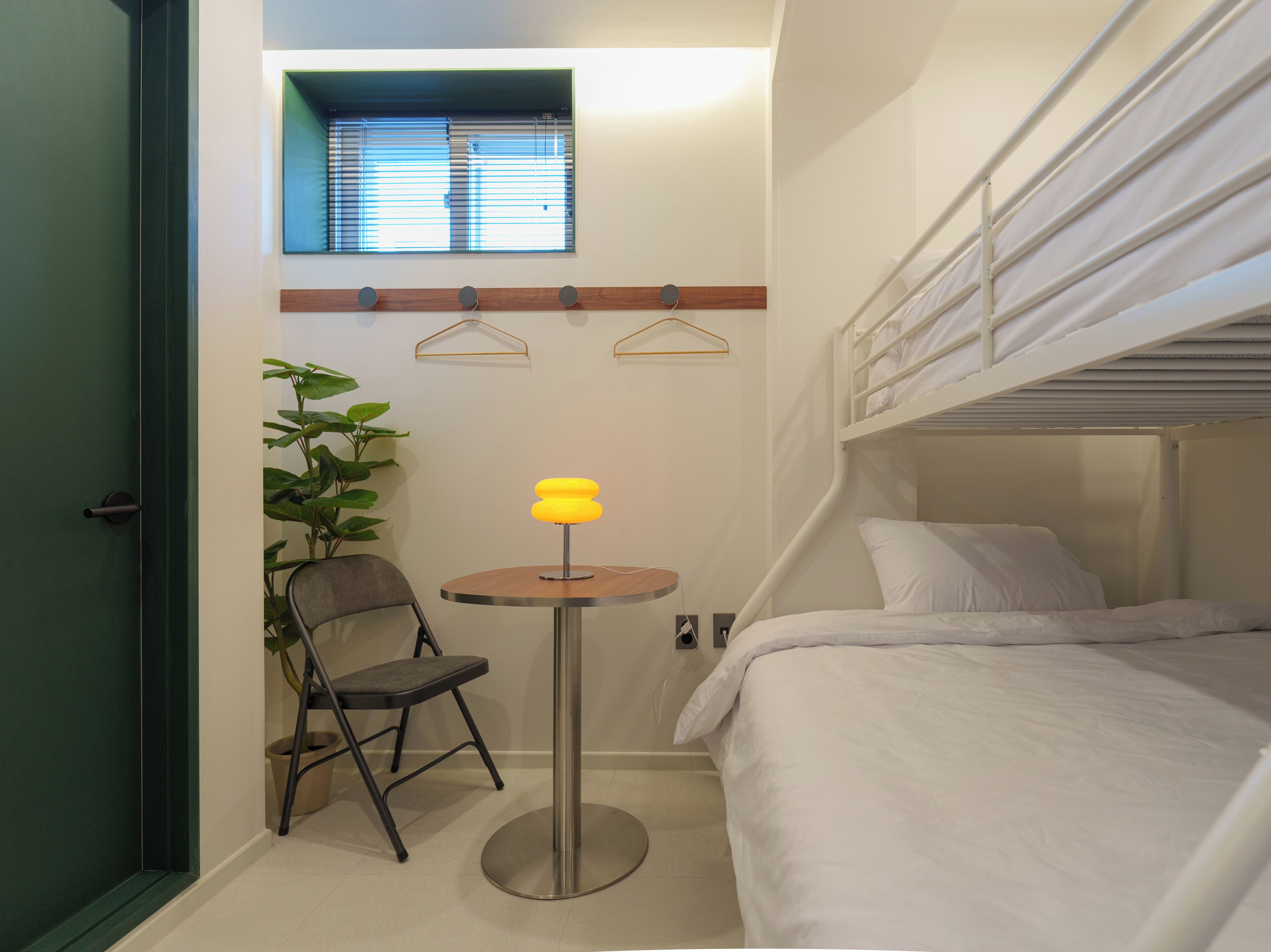 Habitación estándar con 1 cama matrimonial o 2 individuales, vista a la ciudad | Ropa de cama hipoalergénica y camas Select Comfort 