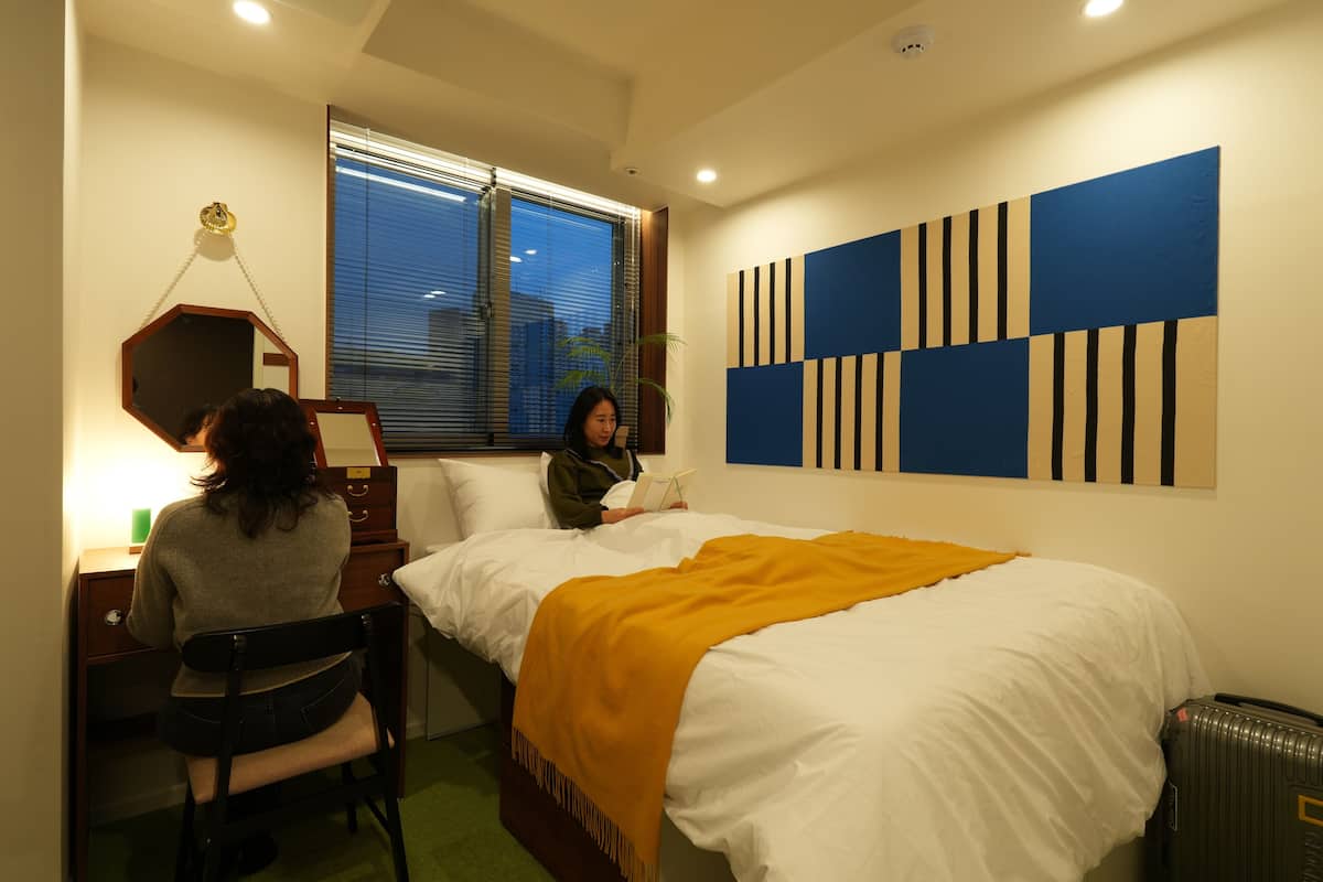 Habitación básica doble, vista a la ciudad | Ropa de cama hipoalergénica y camas Select Comfort