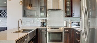 4 Mi to Dtwn Greenville: Group-Ready Home w/ Yard