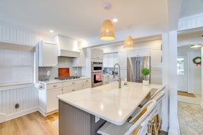 Coffee/tea maker, cookware/dishes/utensils - Scenic Waterfront Home w/ Dock on Lake Winola! (Factoryville)