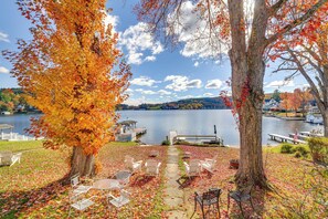 A lakeside setting with outdoor seating and a dock. - All-Season Getaway on Lake Winola: Dock & Sunroom! (Factoryville)