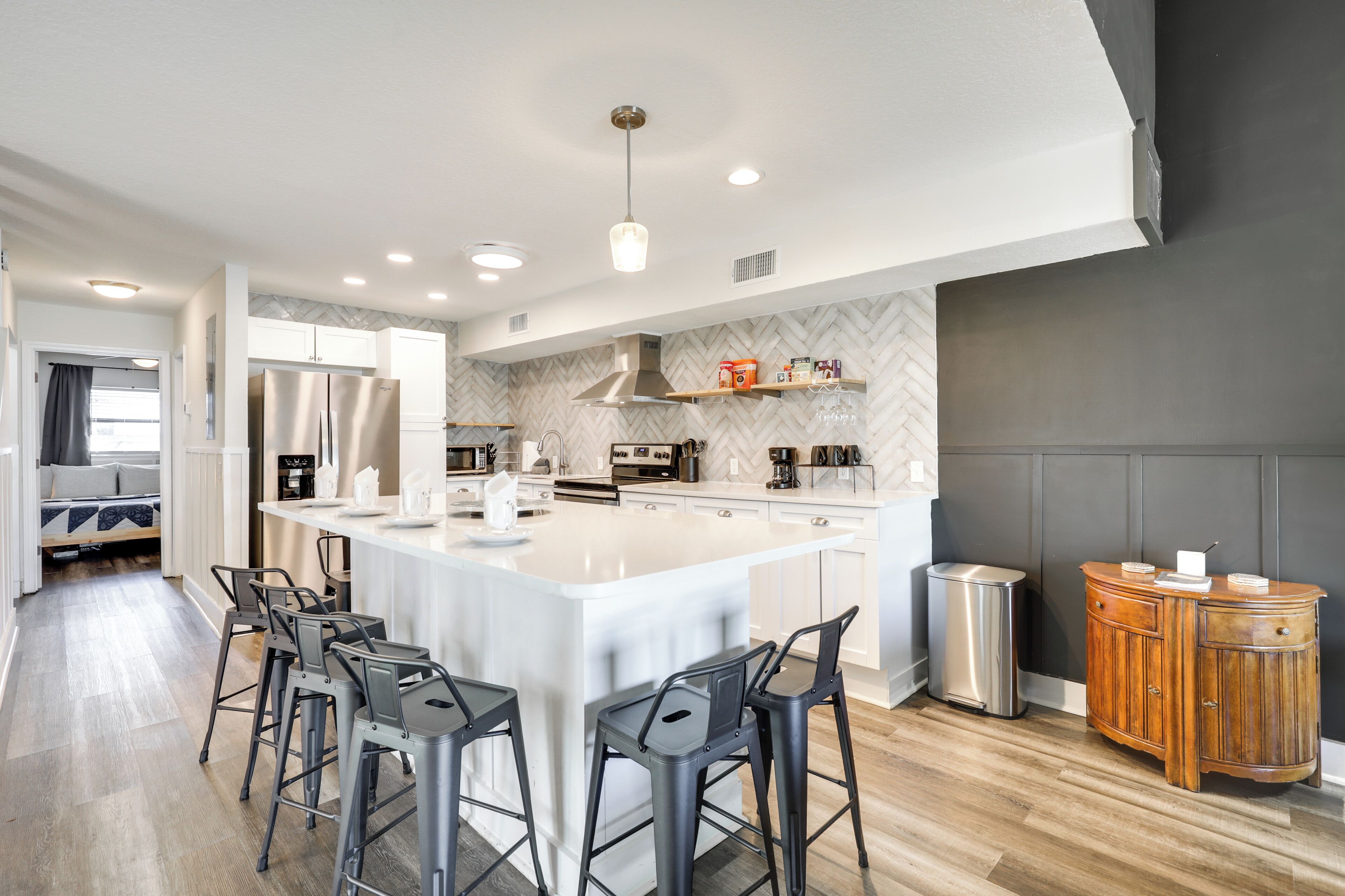 Fridge, microwave, stovetop, dishwasher