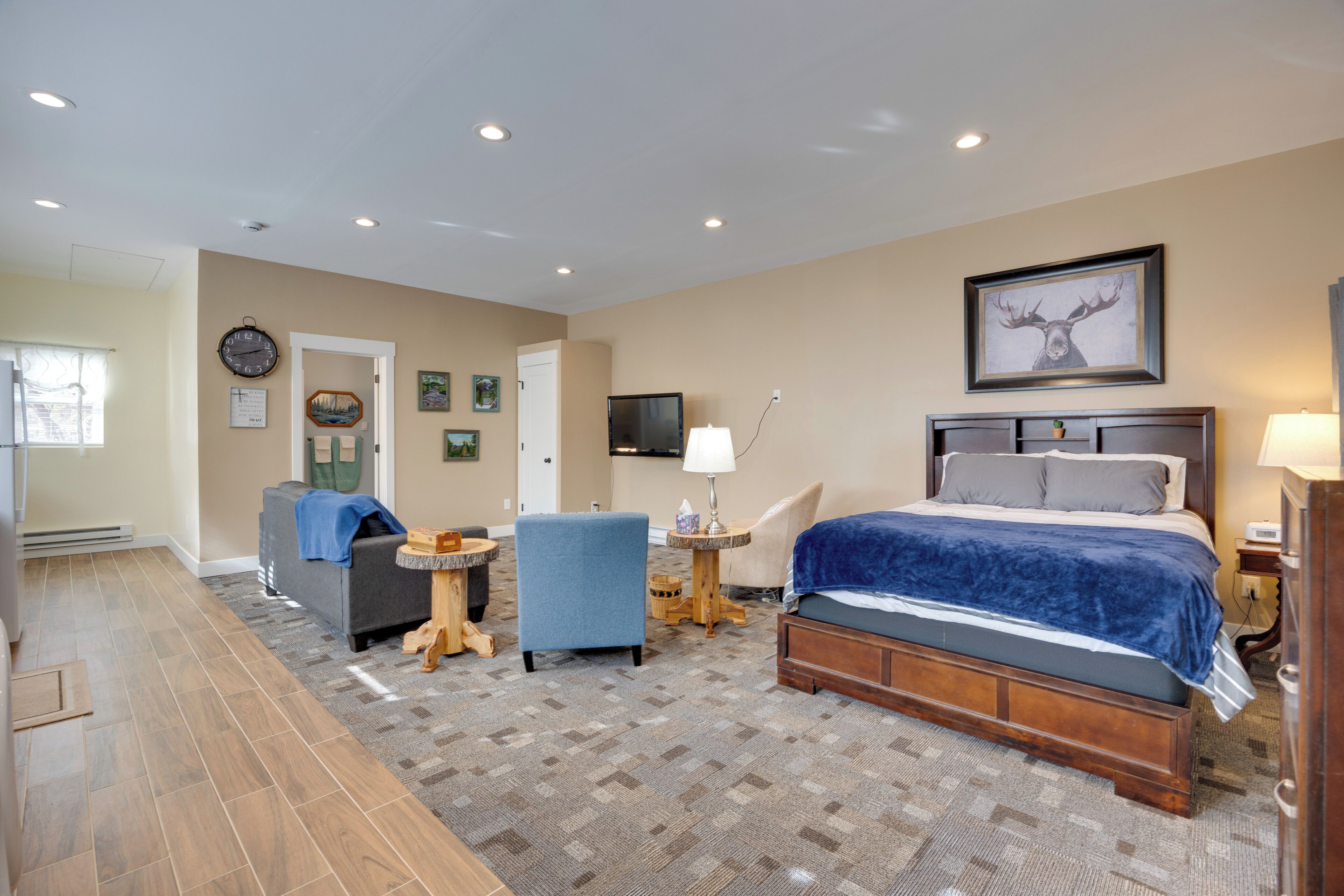 Iron/ironing board, internet, bed sheets