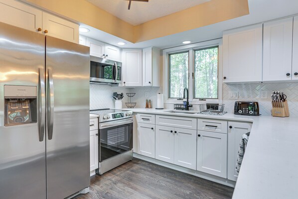 Fridge, microwave, stovetop, dishwasher