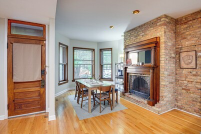 Pet-Friendly w/Pool Table: Walk to Wrigley Field