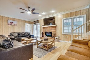 TV, fireplace, books, stereo
