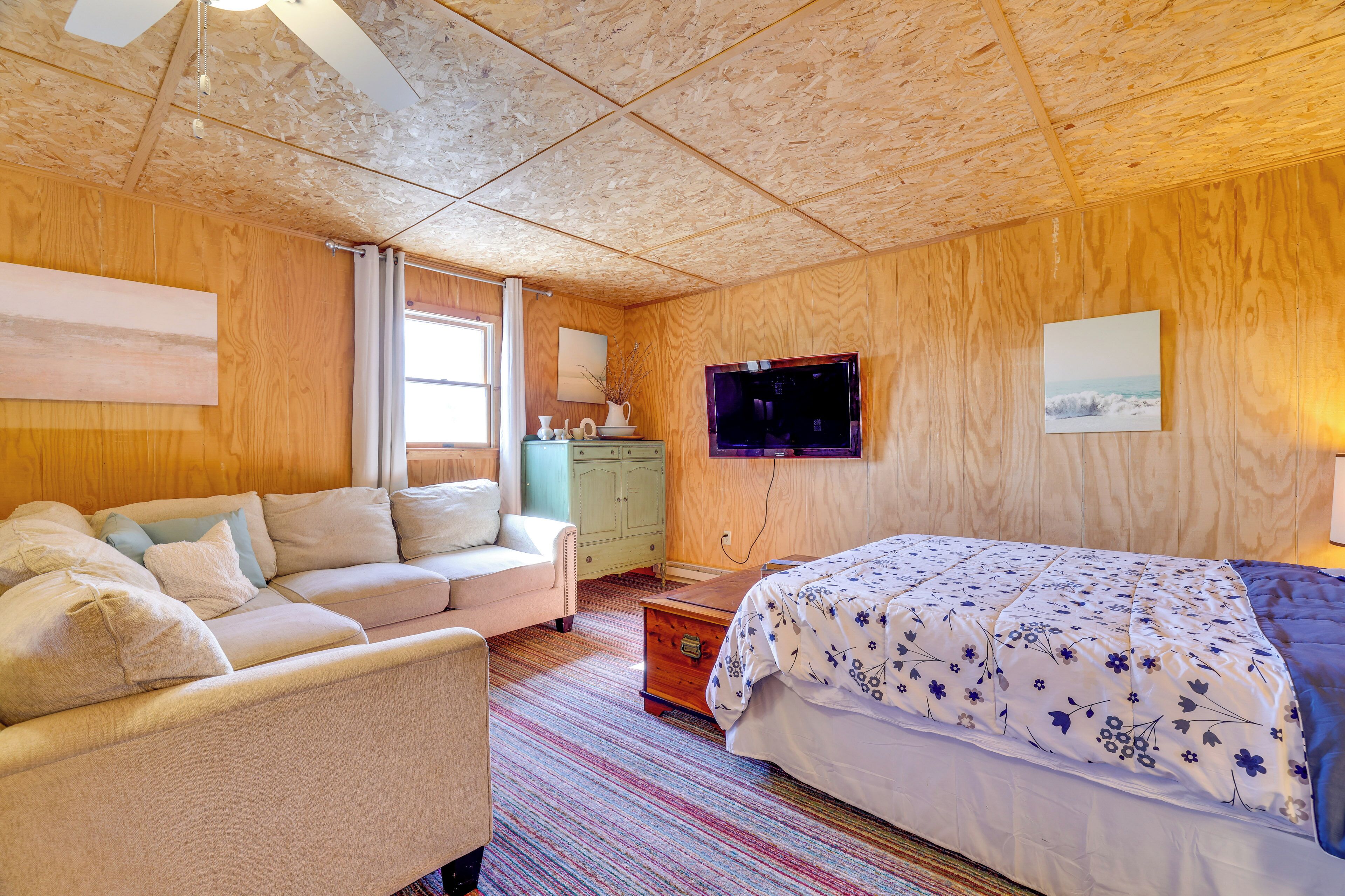 Lake Winola Vacation Rental | Studio | 1BA | 500 Sq Ft | Stairs Required