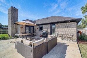 Outdoor dining - Pet-Friendly Home w/ Yard: 8 Mi to Downtown Tulsa! (Tulsa)