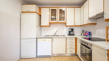 Réfrigérateur, micro-ondes, four, lave-vaisselle