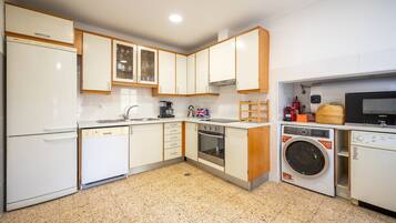 Réfrigérateur, micro-ondes, four, lave-vaisselle