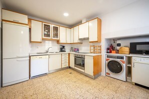 Réfrigérateur, micro-ondes, four, lave-vaisselle