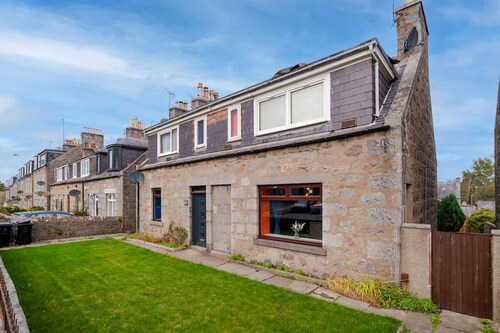 3 Bedroom Stylish Ground Floor Flat