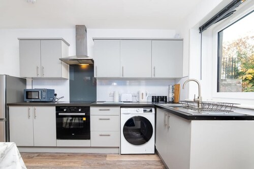 3 Bedroom Stylish Ground Floor Flat