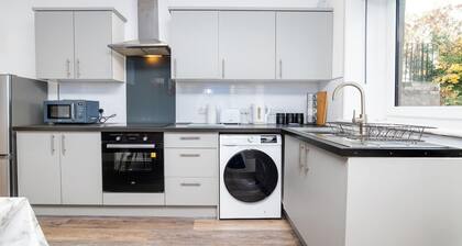 3 Bedroom Stylish Ground Floor Flat