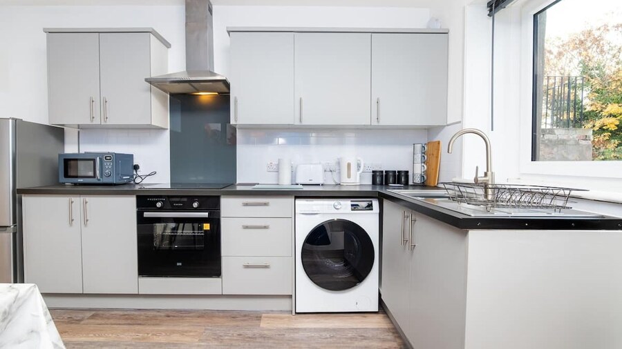 3 Bedroom Stylish Ground Floor Flat