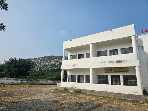 Lama Hotel Barabar