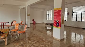 Phòng tập thể | Bàn, khu vực làm việc phù hợp cho laptop