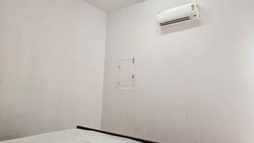 Deluxe Room, Air conditioning | Desk, laptop workspace, free WiFi