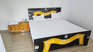 Phòng Tiêu chuẩn | Bàn, khu vực làm việc phù hợp cho laptop