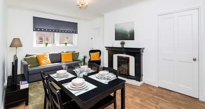 Spacious 3 BED House With Parking