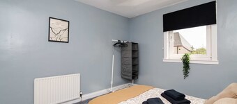 Spacious 3 BED House With Parking